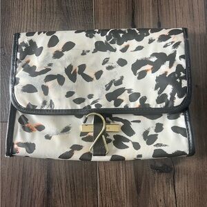 Travel toiletries bag